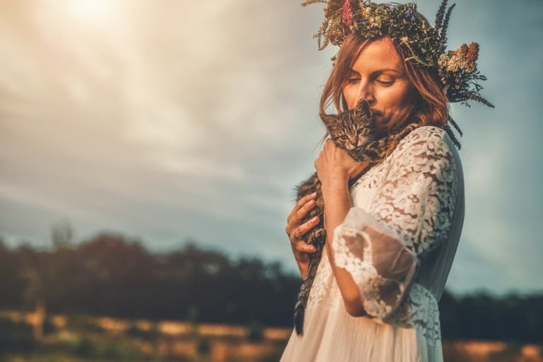 Woman with floral crown with kitten